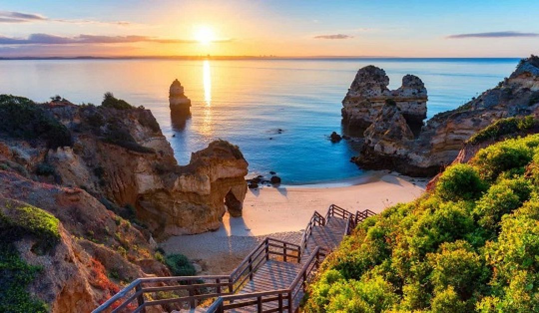 Why do the British keep buying houses in the Algarve?